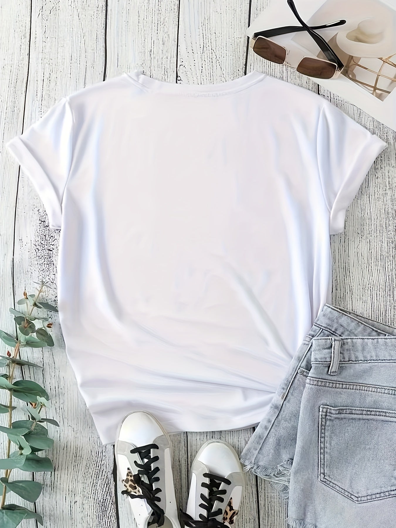Stylish Plus Size Letter Print Crew Neck T-Shirt - Women's Casual Short Sleeve Plus Size Clothing - Comfortable, Relaxed Fit, Soft Fabric, Versatile Fashion Tees for Daily Wear